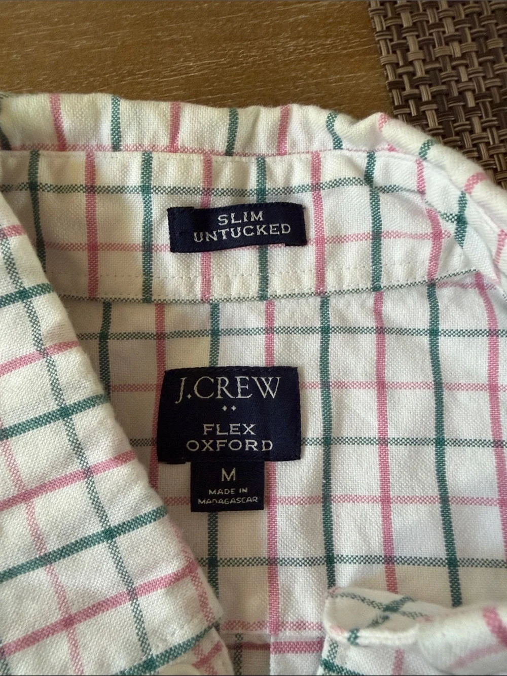 J. Crew Men’s White Oxford Slim untucked Button-Down Shirt. Medium